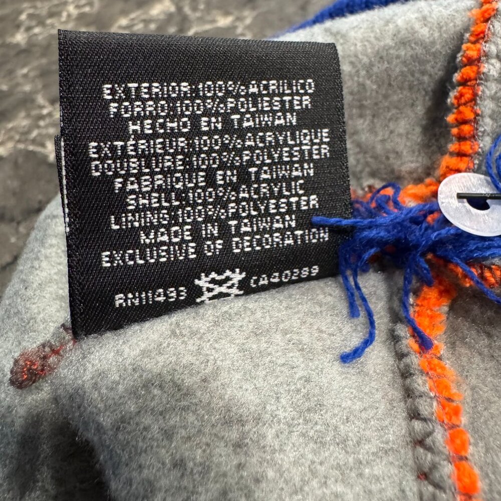 NWOT New Era NBA New York Knicks Bobble Beanie - Picture 6 of 6